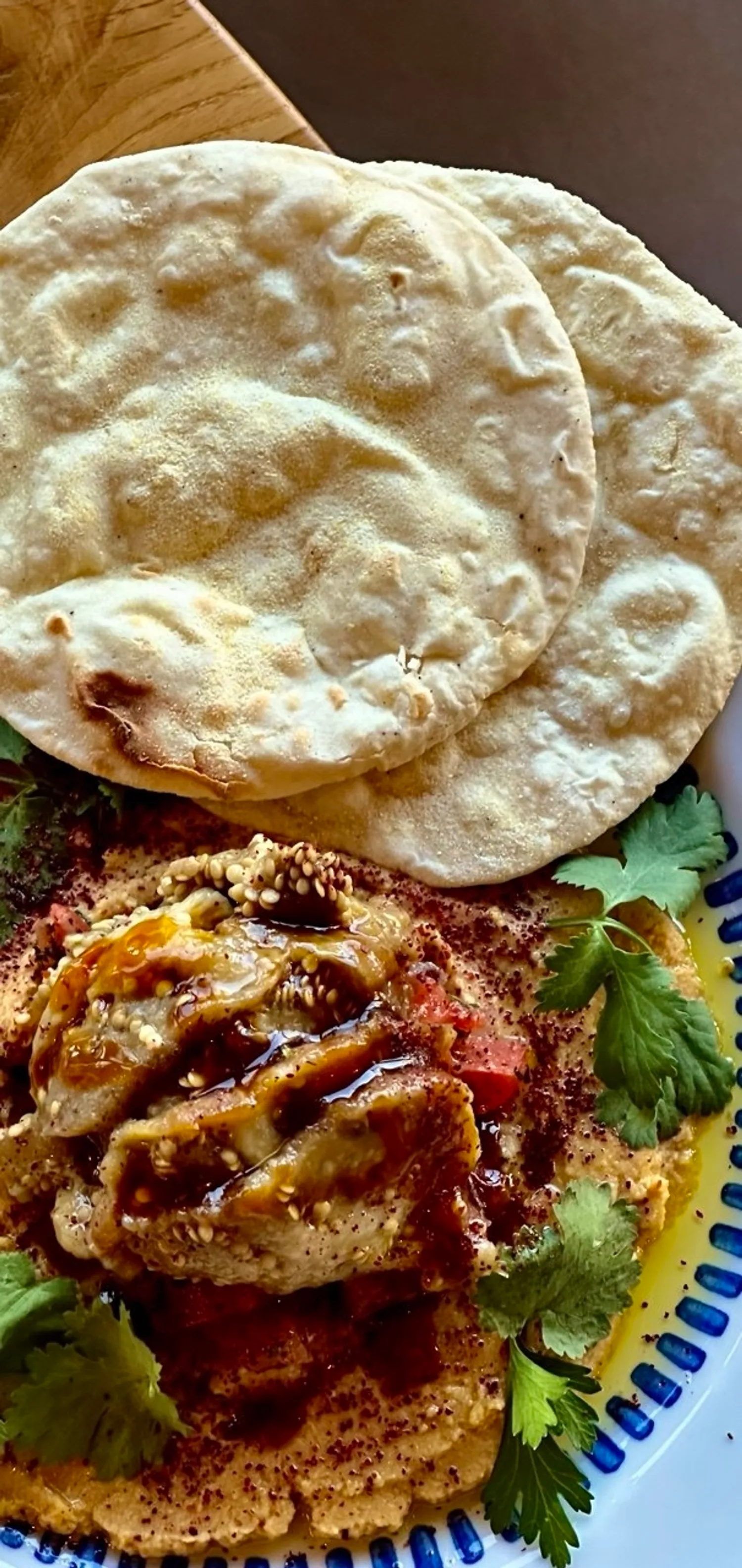 R'Recept - Хумус, маринованные томаты, баклажан на углях