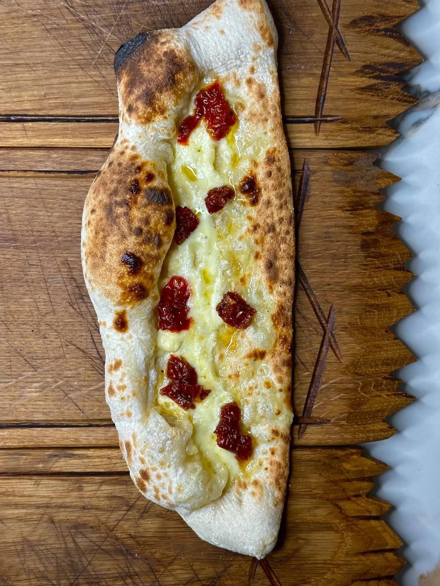 R'Recept - Лепешка пурри с сыром сулугуни и вялеными томатами