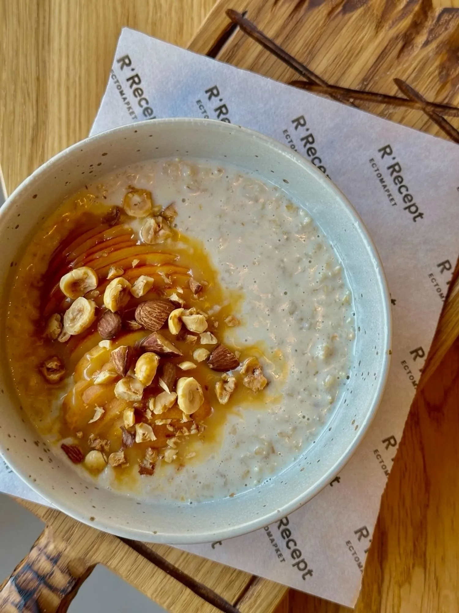 R'Recept - Овсяная каша с фруктами и орехами