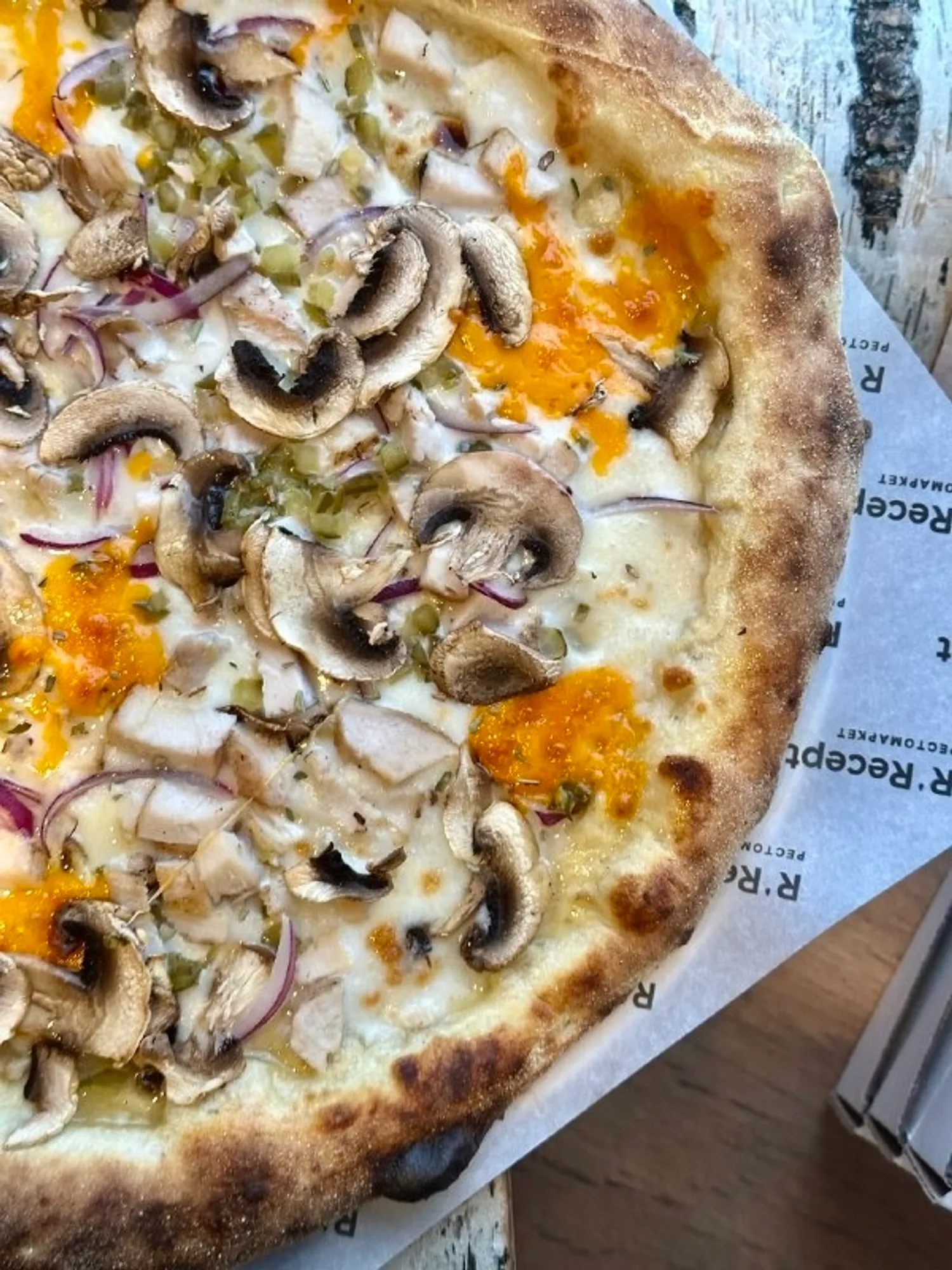 R'Recept - Пицца Сливочная Джули с цыпленком и грибами
